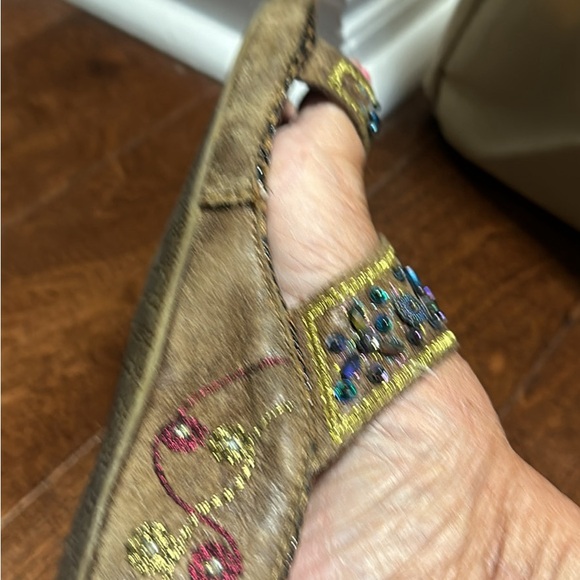 Women’s sandals so comfy, beaded size 8 - Picture 2 of 3
